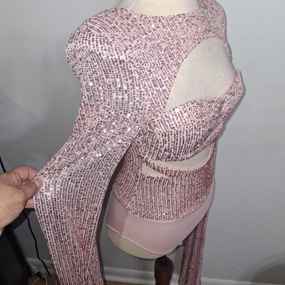 Fashion Nova- That Glimmer Glow Sequin Bodysuit/Pink- W Sz Small - Picture 4 of 9